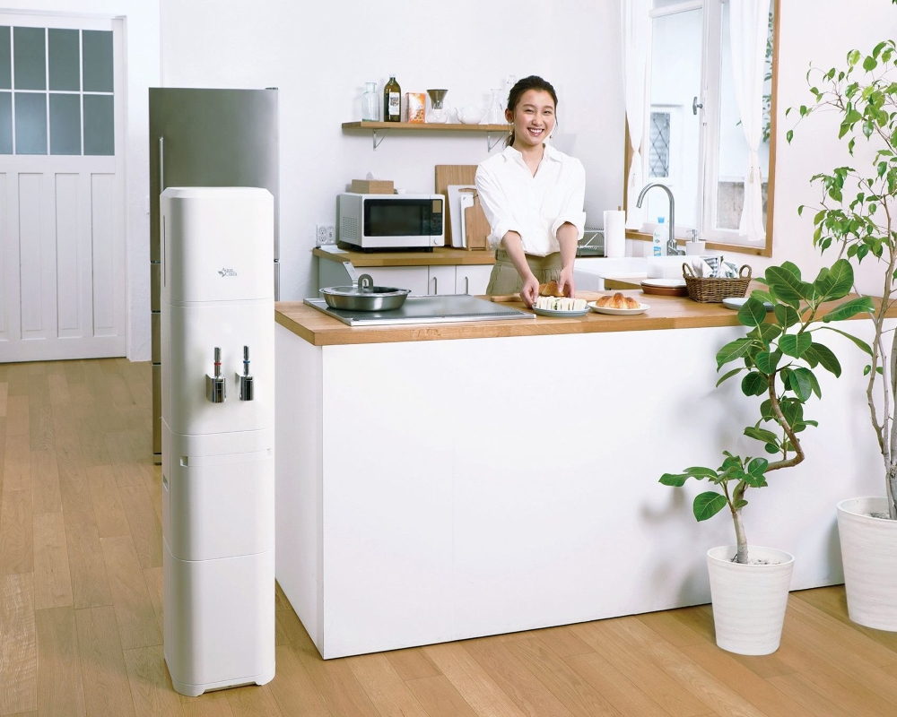 子育て家庭のキッチンに置かれたウォーターサーバーのイメージ